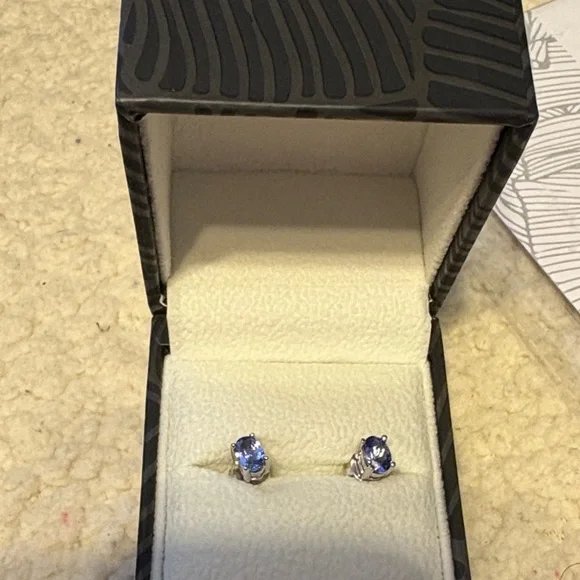 Diamonds International Tanzanite Necklace and Earring Set - Picture 4 of 8